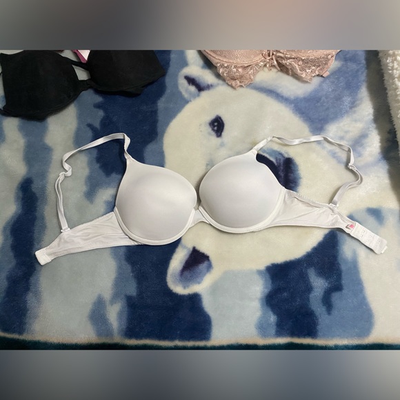 Bras - Picture 4 of 8